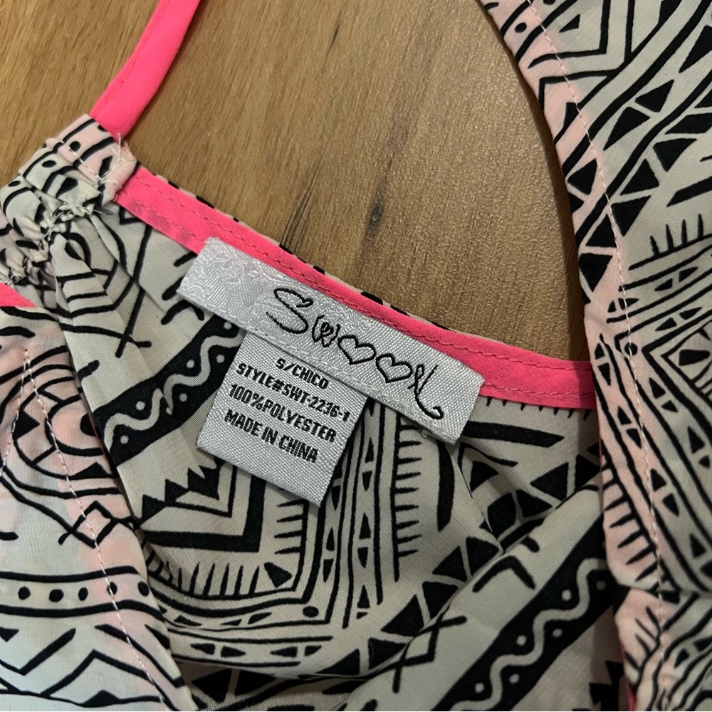 Patterned Top - Picture 3 of 7